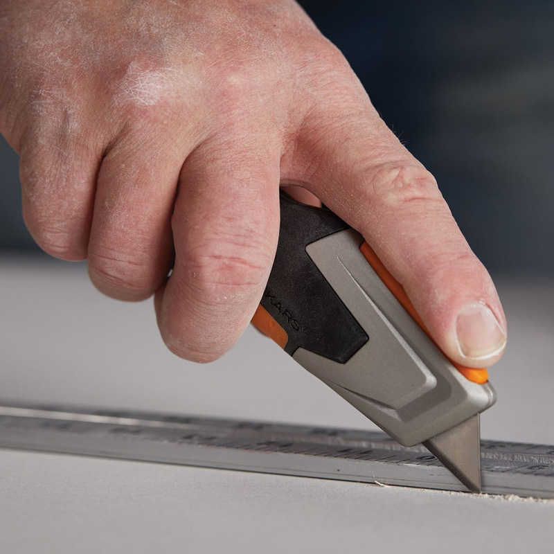 Cutit utilitar CarbonMax cu lama retractabila, 177 mm, 110 g, Fiskars