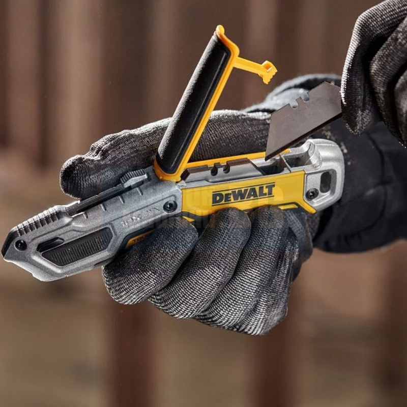 Cutit (cutter) utilitar premium cu lama trapezoidala fixa DeWalt