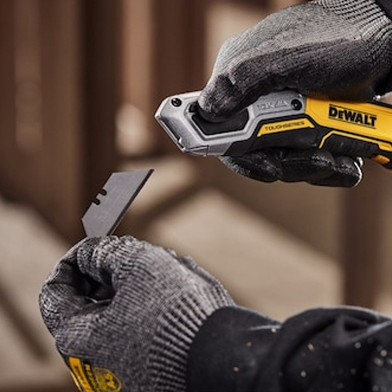 Cutit (cutter) utilitar premium cu lama trapezoidala retractabila DeWalt