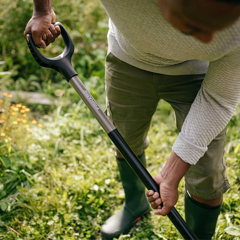Furca pentru sapat/afanat material vegetal, 2.0 kg, maner 1230 mm, Fiskars Ergonomic