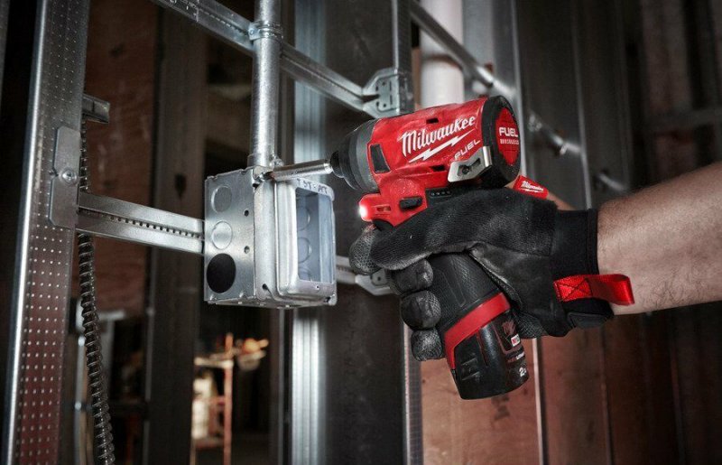 Masina de insurubat cu impact si acumulatori 12V Li-Ion, 2x 2.0Ah, 170Nm, tip M12 FID2MC-202X