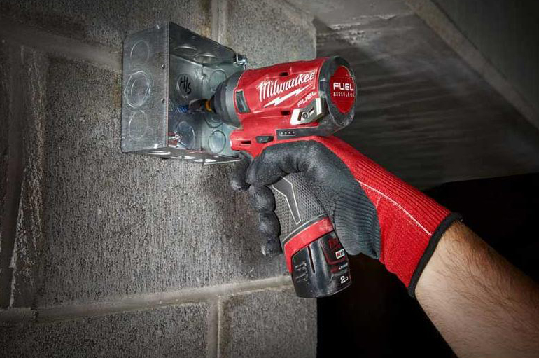 Masina de insurubat cu impact si acumulatori 12V Li-Ion, 2x 2.0Ah, 170Nm, tip M12 FID2MC-202X