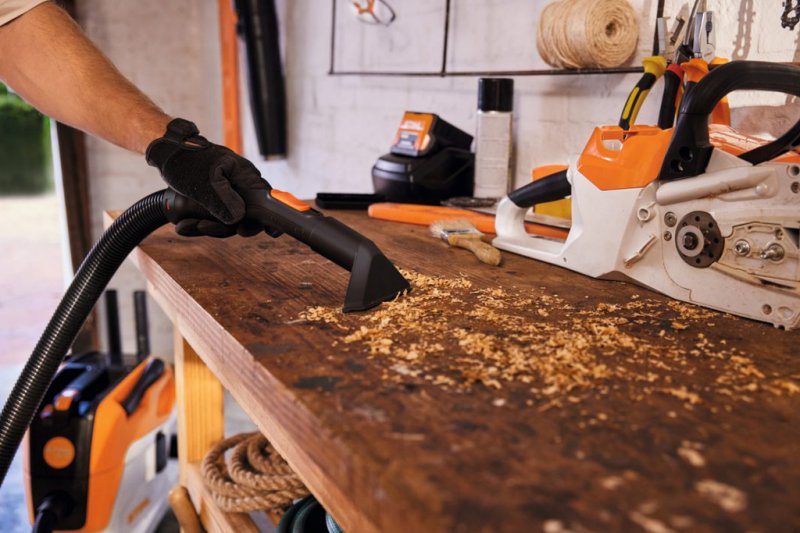 Aspirator uscat/umed compatibil cu acumulatori AK, SOLO, STIHL SEA60L