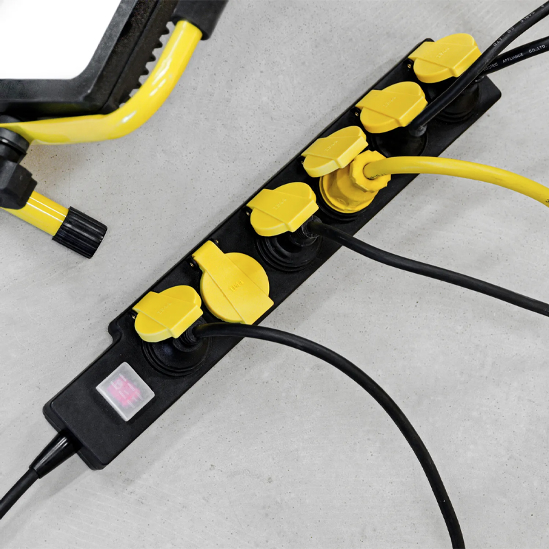 Prelungitor cu capace de protectie si comutator, 6 prize, 3x1.5mm / 2m, 230V, Trotec, tip PVP6