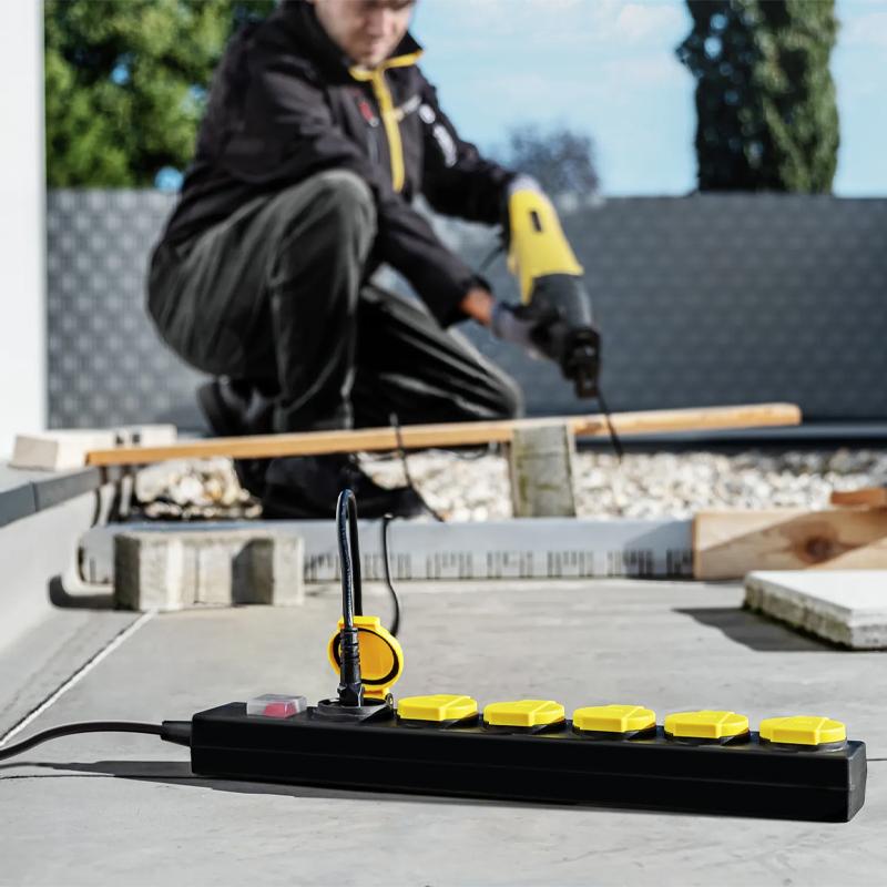 Prelungitor cu capace de protectie si comutator, 6 prize, 3x1.5mm / 2m, 230V, Trotec, tip PVP6