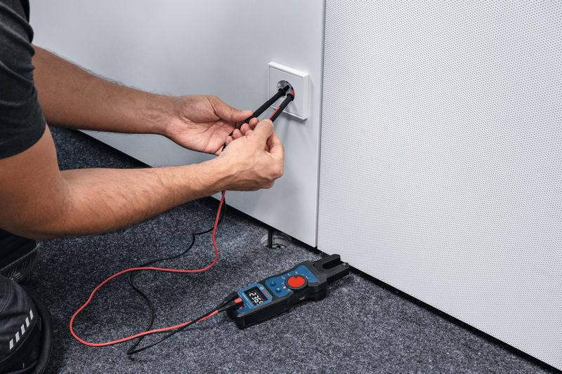 Multimetru cu furca Bosch, tip GFM 1000-15