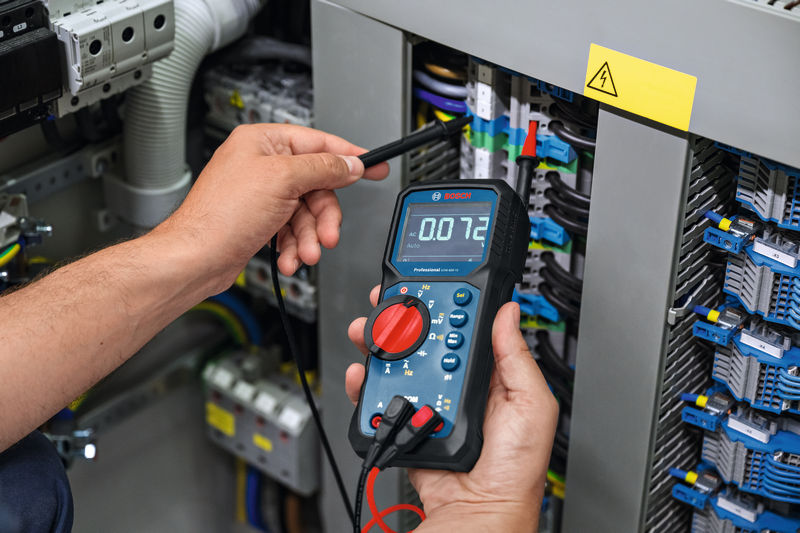 Multimetru digital Bosch, CAT 3, 10A - 600V, IP65, TRUE RMS, tip GFM 1000-15