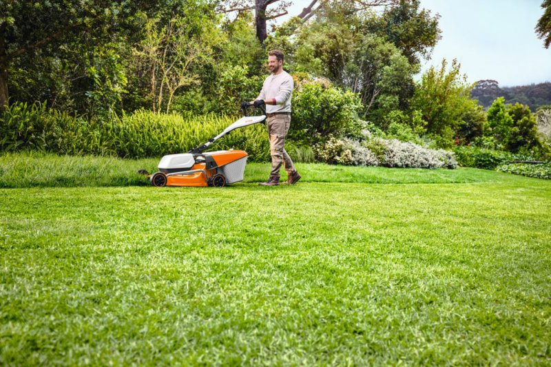 Masina electrica de tuns iarba cu autotractare, compatibila cu acumulatori 36V Li-Ion sistem AK, 51 cm, SOLO Stihl tip RMA253 T 