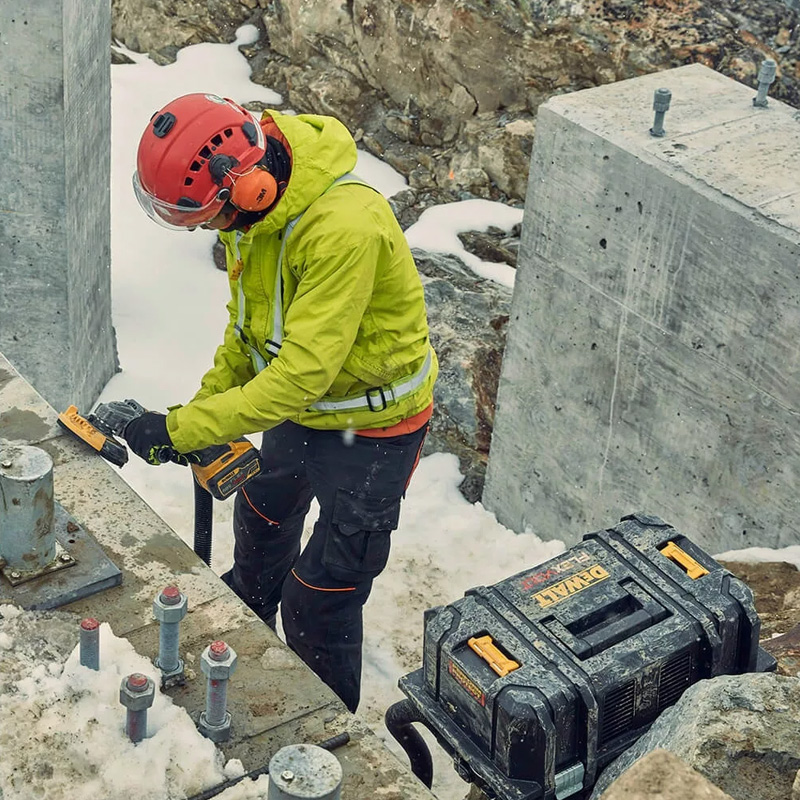Aspirator uscat/umed XR Flexvolt Li-Ion DeWalt cu acumulatori, 2 x 6Ah, Clasa M, conexiune WiFi