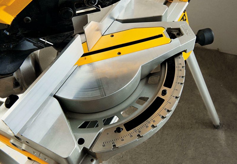 Fierastrau circular de banc/stationar cu masa culisanta, 1600 W, disc Ø 305 mm, tip D27113-QS