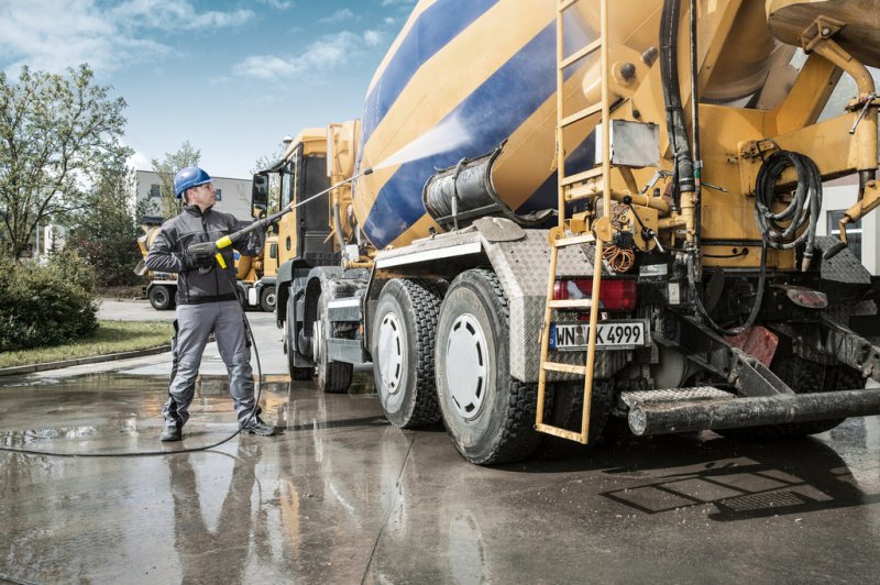 Aparat de spalat cu presiune cu motor termic (motorina) si incalzire, Karcher HDS1000De