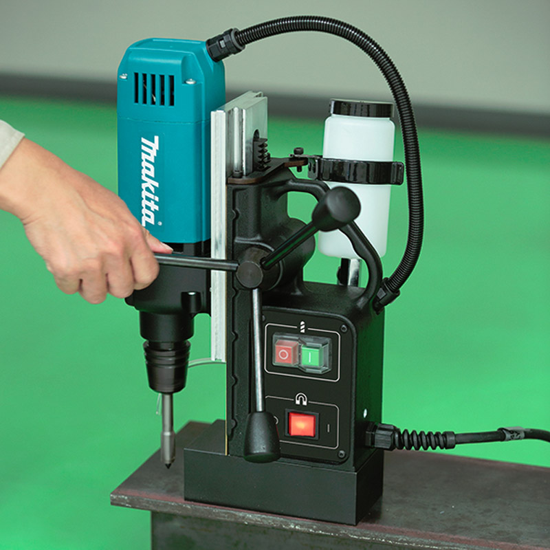 Masina de gaurit cu talpa magnetica 1050W, Makita HB350