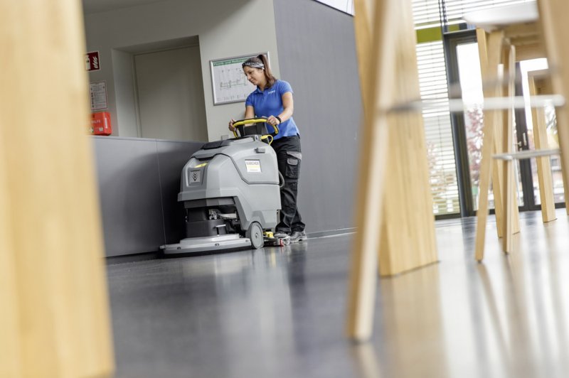 Masina de frecat-aspirat cu acumulatori 24V, 115 Ah, tip BD50/55 W BP PACK