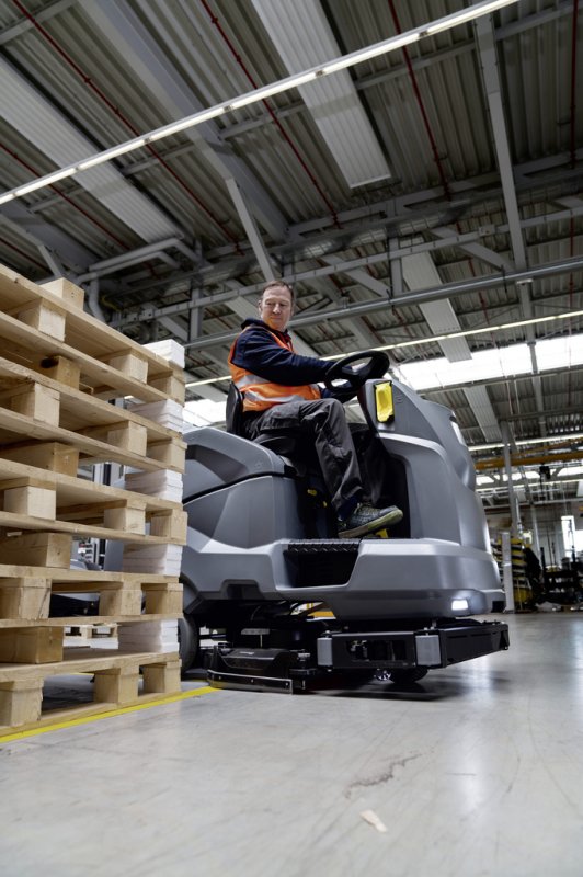 Masina de frecat-aspirat cu post de conducere, 36V, 240Ah, B 220 R Bp Pack DOSE+D90