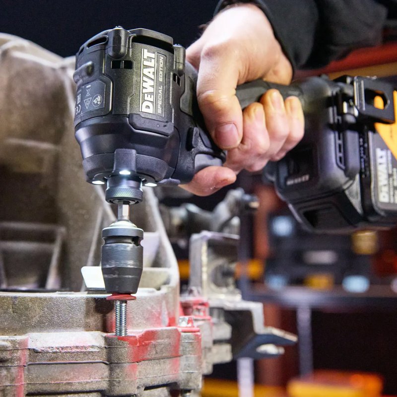 Masina de insurubat cu impact, 18 V Li-Ion XR 2x5.0 Ah, 205 Nm, 1/4