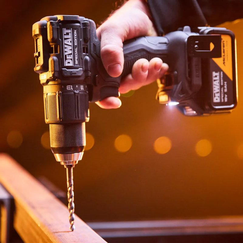 Set 2 scule Dewalt McLaren F1 Team: DCD86MP, DCF86MP, 2 x acumulatori 5 Ah, incarcator, TSTAK KITBOX