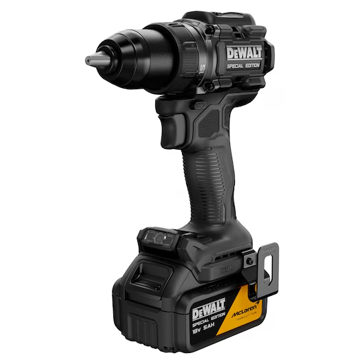 Masina de gaurit/insurubat DeWALT McLaren F1 Team, compacta cu percutie si acumulatori Li-Ion 18V, 2x5.0Ah, motor fara perii, tip DCD81MP2T-QW