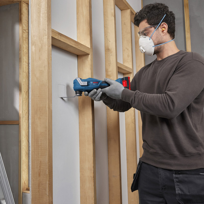 Masina multifunctionala oscilanta Multi-Cutter cu acumulatori 18V Bosch tip PRO GOP18V-30, BRUSHLESS, in cutie carton